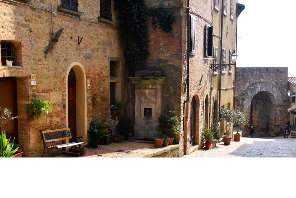 Casa Vacanze E Brevi Periodi Alla Porta Etrusca La Panchina Al Sole Volterra Exterior photo